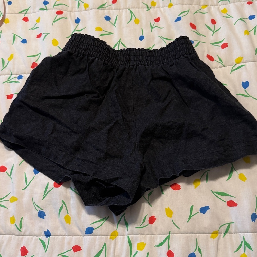 Reformation Black Shorts - Picture 4 of 4